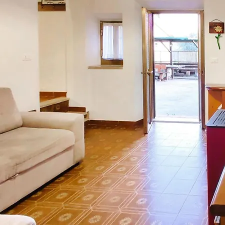 Holiday home Lovely In With Wifi